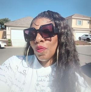 Meet your Posher, Shawna